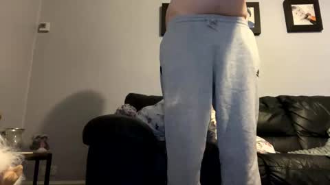 skuzzy25 online show from December 19, 2:23 am