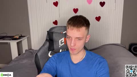 sky_hunter online show from March 18, 6:55 pm