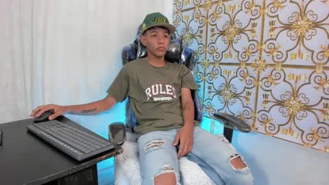 SlimLatino  online show from April 4, 12:24 pm