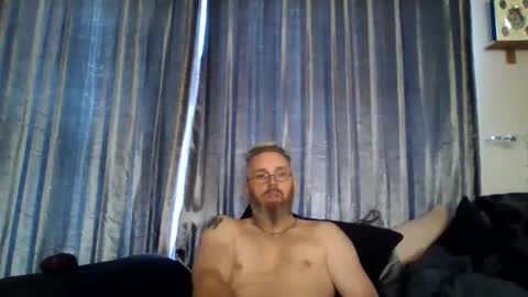 Snapshot of slutfucker20 chatting on October 26, 9:33 am slutfucker20 online show from October 26, 9:33 am