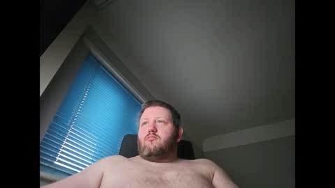 Snapshot of smallone19832 chatting on January 1, 8:56 am smallone19832 online show from January 1, 8:56 am