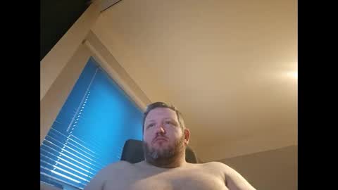 Snapshot of smallone19832 chatting on December 26, 8:39 am smallone19832 online show from December 26, 8:39 am