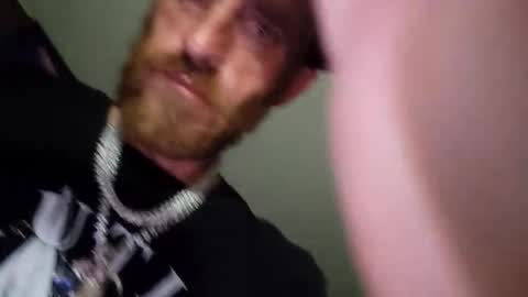 smallpackage1983 online show from November 17, 7:33 am