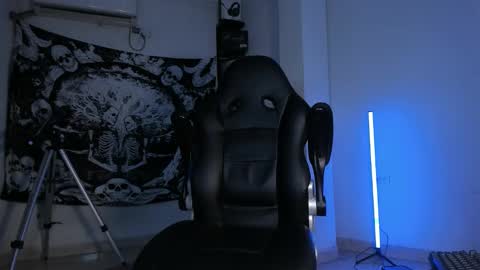 snakebutterfly online show from November 28, 5:10 am