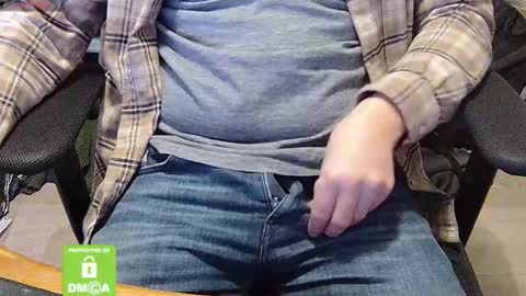 Sneakybill online show from March 4, 8:38 pm