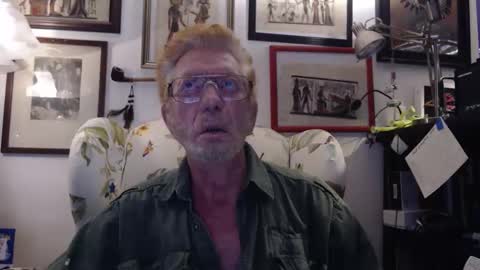 Snapshot of so_erotic_sub chatting on October 24, 7:10 am ImYourBitch online show from October 24, 7:10 am