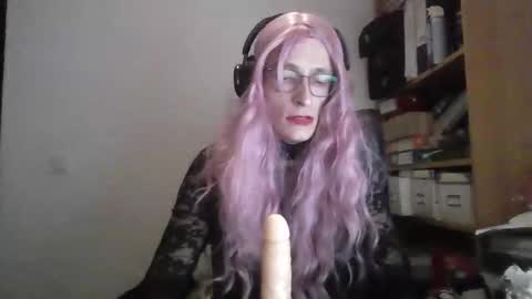 Snapshot of sophiecross369 chatting on November 1, 4:16 am Sophie Cross online show from November 1, 4:16 am