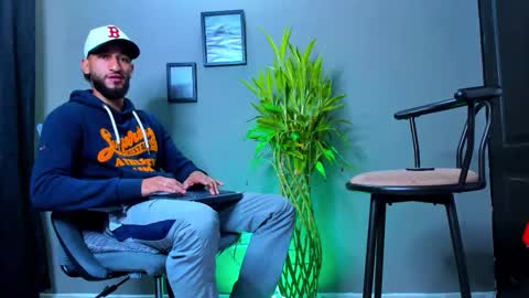 Snapshot of stev_velez chatting on October 6, 12:10 pm Steve  online show from October 6, 12:10 pm