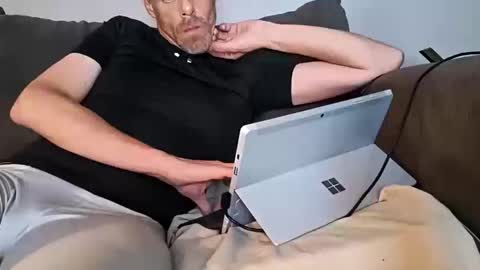 Snapshot of stickymouse45 chatting on October 12, 8:41 am stickymouse45 online show from October 12, 8:41 am