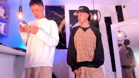 Stiven  brendan online show from January 18, 5:03 am