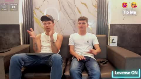 friends online show from March 27, 8:37 am