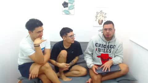 friends online show from December 6, 1:22 pm