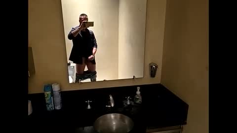 stopshottttt online show from December 3, 5:30 pm