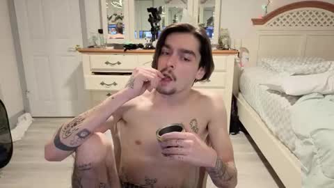 str8whiteboy21 online show from December 15, 7:38 am