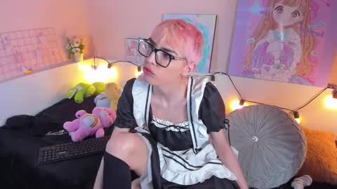 strawberry_kitty_ online show from November 8, 4:04 am