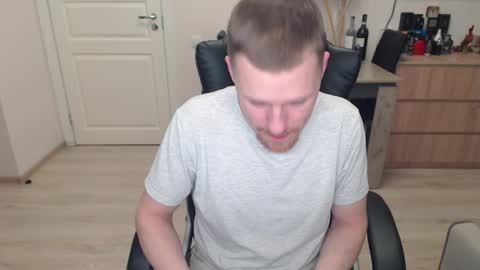 strong_guy_xxx online show from January 12, 5:55 am