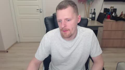 strong_guy_xxx online show from January 13, 3:27 pm