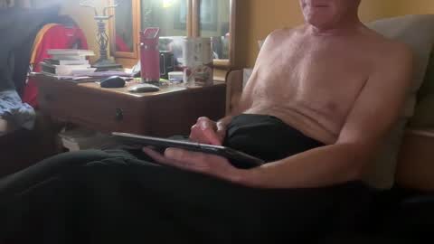 Snapshot of studley1124 chatting on February 25, 7:31 am gusflaubert online show from February 25, 7:31 am