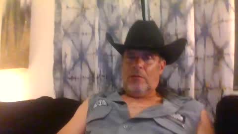 Snapshot of suckitu812 chatting on September 16, 8:26 am SUCKITU812 online show from September 16, 8:26 am