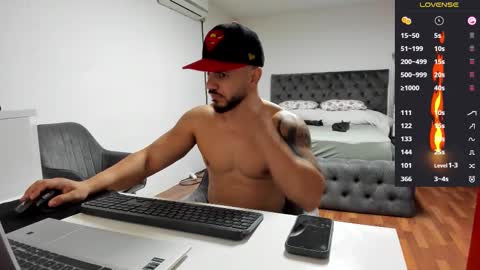 supermanboyxxl online show from October 16, 6:21 am