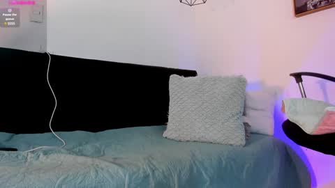 alessandre online show from December 11, 7:10 pm