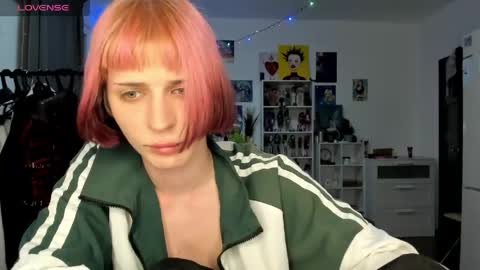 kira online show from April 16, 9:39 pm