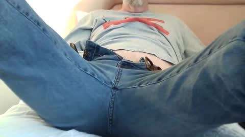 Snapshot of tallboy53 chatting on February 22, 8:40 am Ill tell you if you really want to know. online show from February 22, 8:40 am