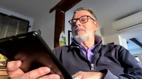 Dominique online show from January 8, 10:37 am