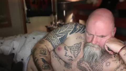 Tattooeddilf 01 online show from December 2, 1:41 am