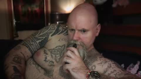 Tattooeddilf 01 online show from December 18, 5:14 am