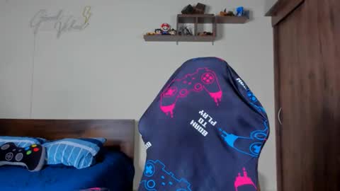 taylor_mclane1 online show from December 5, 4:58 pm