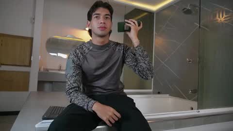 taylorsmiths_ online show from December 2, 2:58 am