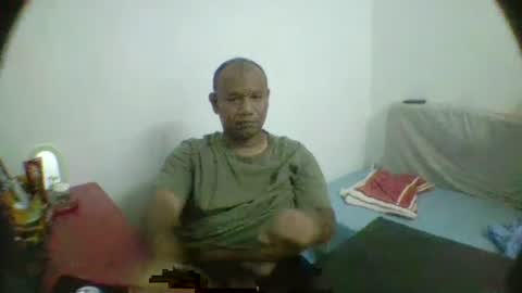 yours online show from November 6, 12:30 pm