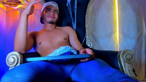 thaddeus king online show from October 19, 1:54 am