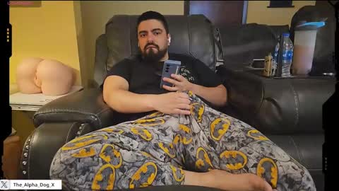 Snapshot of the_alpha_dog_xxx chatting on February 10, 4:04 pm the_alpha_dog_xxx online show from February 10, 4:04 pm