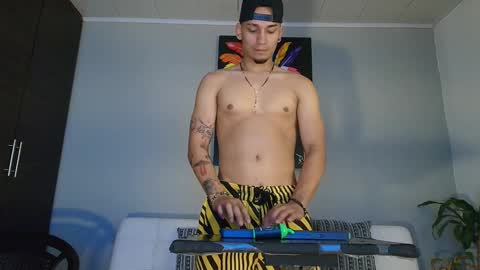 SCOTT  THEO  KAMERON  GENDERSON online show from December 16, 2:36 am