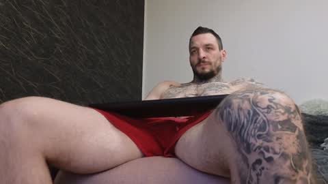 Snapshot of thebestmuscles chatting on January 14, 6:07 pm John online show from January 14, 6:07 pm