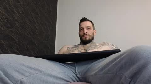 Snapshot of thebestmuscles chatting on February 17, 3:53 pm John online show from February 17, 3:53 pm