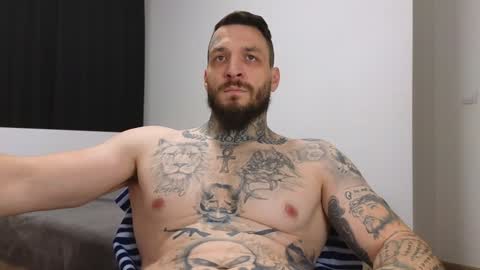 Snapshot of thebestmuscles chatting on December 8, 3:02 pm John online show from December 8, 3:02 pm