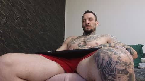 Snapshot of thebestmuscles chatting on January 13, 5:44 pm John online show from January 13, 5:44 pm