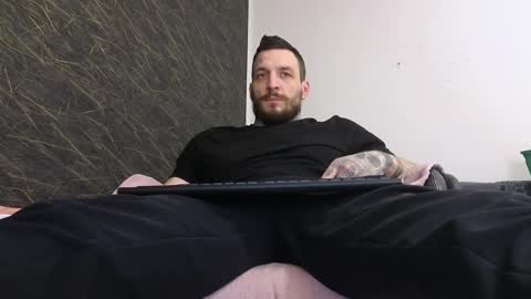 Snapshot of thebestmuscles chatting on February 25, 7:58 pm John online show from February 25, 7:58 pm