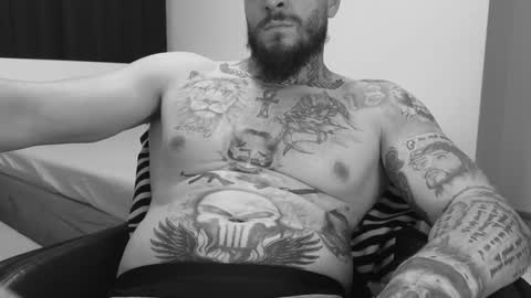 Snapshot of thebestmuscles chatting on December 6, 9:46 pm John online show from December 6, 9:46 pm