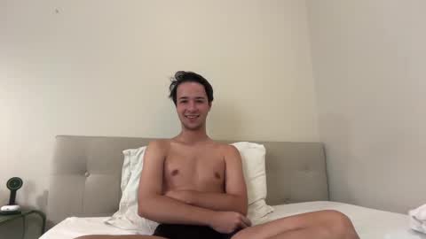 Snapshot of thelonglouie chatting on October 4, 5:29 pm Louie online show from October 4, 5:29 pm