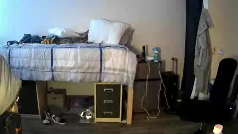 Snapshot of thelonglouie chatting on September 25, 9:24 pm Louie online show from September 25, 9:24 pm