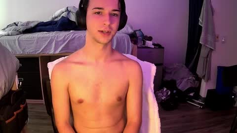 Snapshot of thelonglouie chatting on October 8, 5:39 pm Louie online show from October 8, 5:39 pm