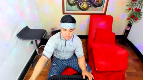 themuscularvenezuelanman online show from March 6, 3:14 am