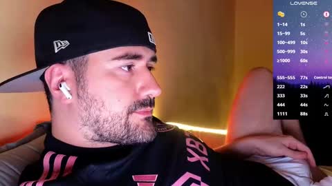 Snapshot of theoravi chatting on November 2, 3:11 am Theo Ravi online show from November 2, 3:11 am