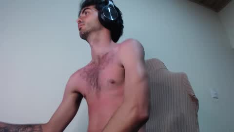 Santiago Enrique online show from February 24, 5:08 am