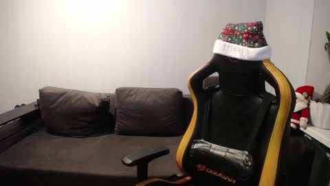 Snapshot of theroadtomars chatting on December 27, 5:48 pm Nick   online show from December 27, 5:48 pm