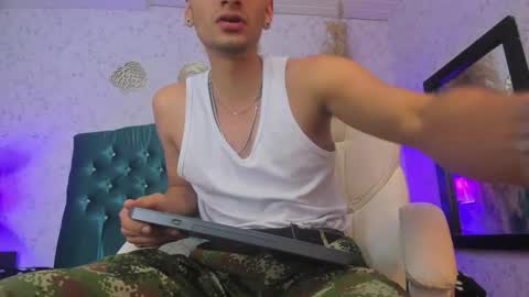 Snapshot of thiago_carlo chatting on October 14, 12:01 pm thiago online show from October 14, 12:01 pm